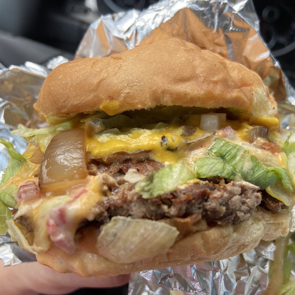 Southern Burger with lettuce and pickles