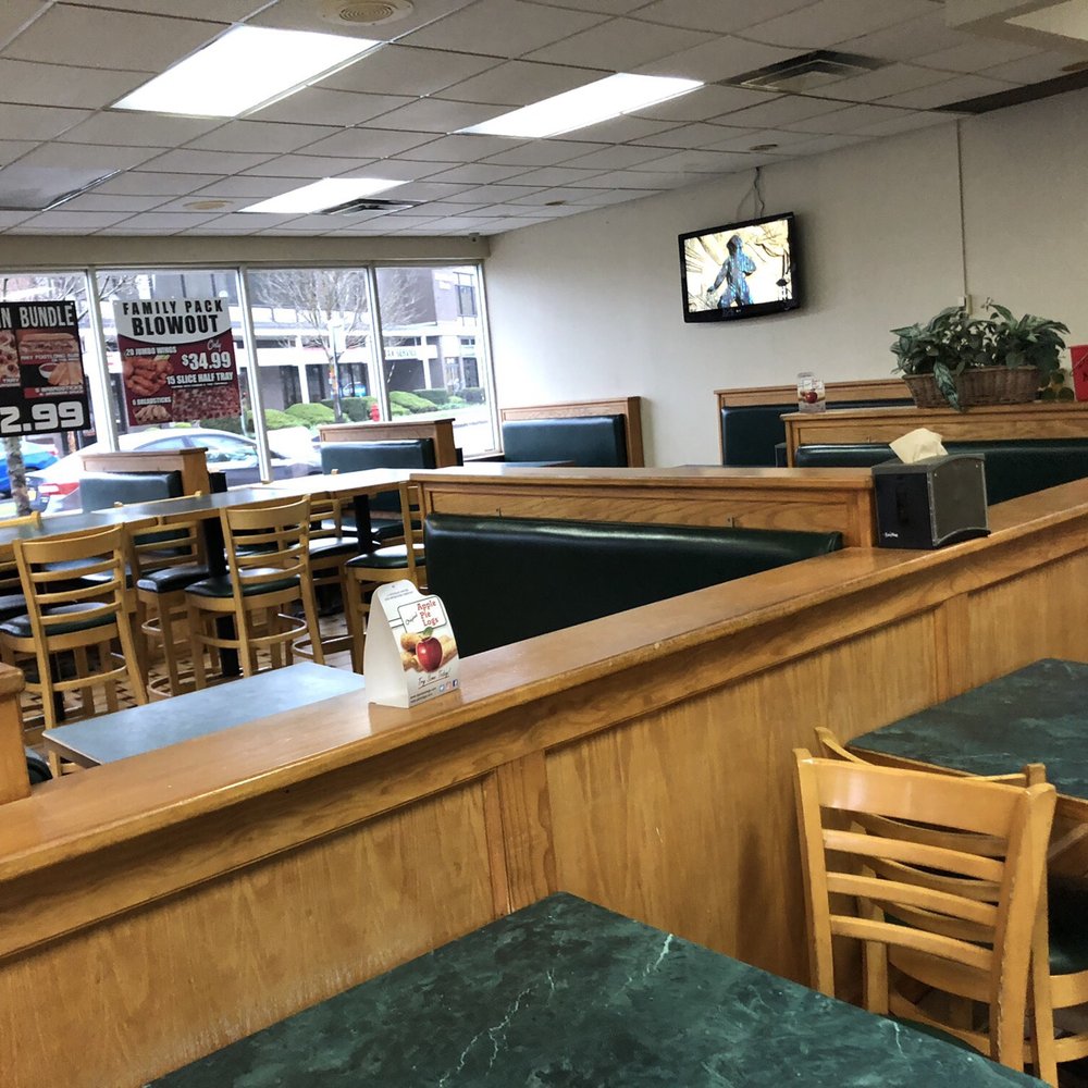 Papa Leo's Pizzeria - Seating - Italian Near Me - Lockport, New York