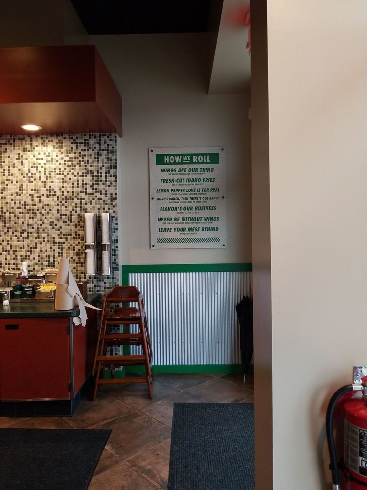 WINGSTOP Updated May 2024 14 Reviews 3737 Branch Avenue