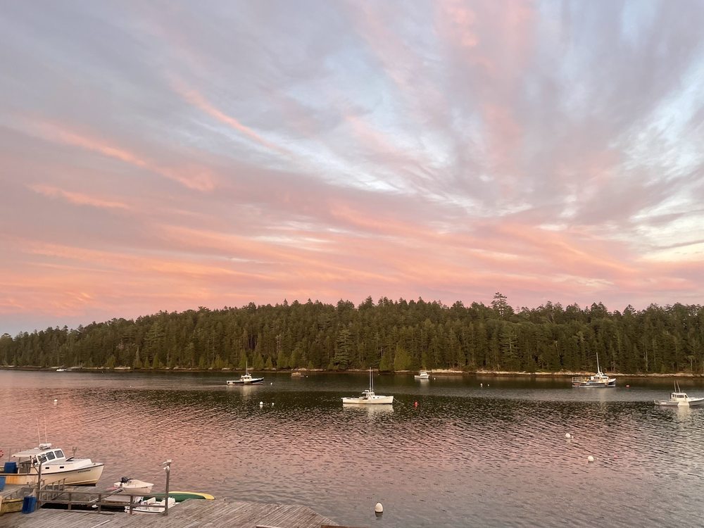 QUAHOG BAY INN Updated September 2024 12 Photos 5 Lobster Ln