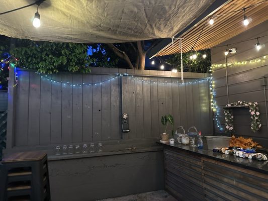 Tee Off Bar & Grill by null