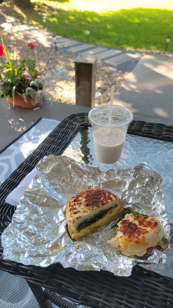 Meandering Mallard Logo