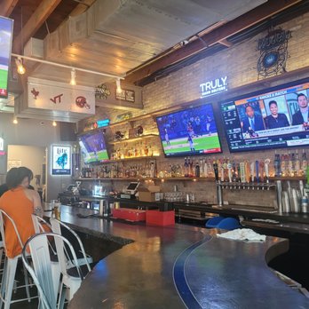 Graham St. Pub & Patio - Inside - American Near Me - Charlotte, North Carolina