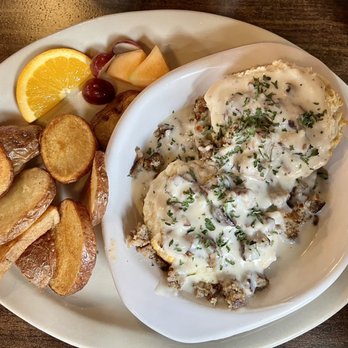 Billy's Grille & Bar - Biscuit and gravy with breakfast potatoes - American Near Me - Bryan, Texas