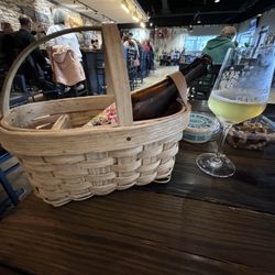 Sapwood Cellars Brewery - Bottle basket of Honeymoon Season