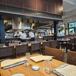 Rooster's Wood-fired Kitchen Ballantyne - Inside view