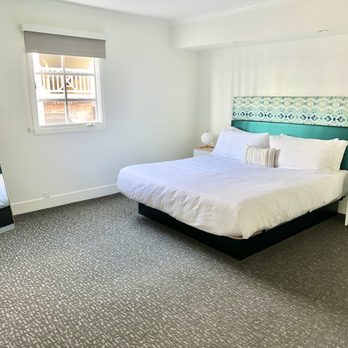 Bellanca Hotel - Bed - Hotels Near Me - Avalon, California