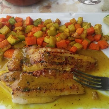 Fernando's 100% de Agave - Fish filet in coco curry with curried veggies instead of rice and beans. - Mexican Near Me - Quintana Roo, ROO