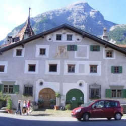 Piz Ela Hotel - Die Ortsmitte von Bergün mit Piz Ela im Hintergrund