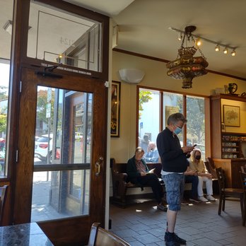 Peet's Coffee - Main room is noisy but check out the features like the beautiful lights before you go to the back room. - Coffee & Tea Near Me - Berkeley, California