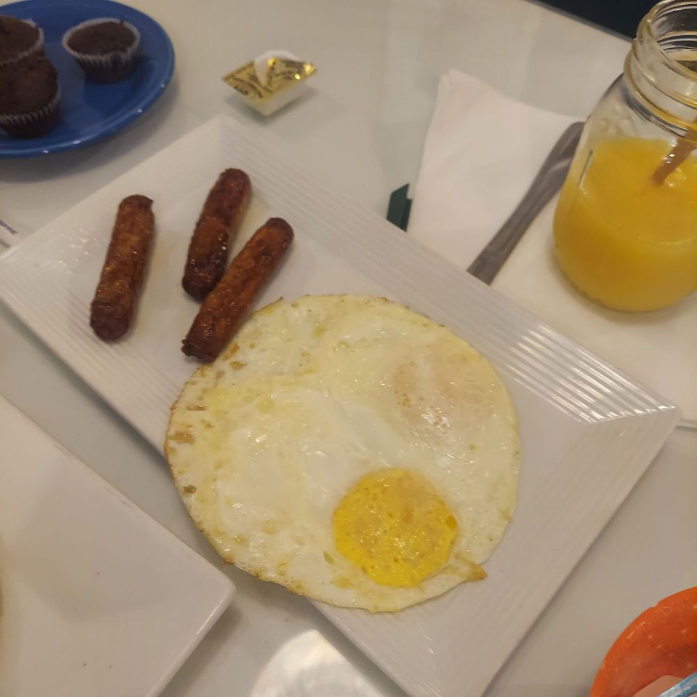 Lemon Tree - Eggs over easy for my wife with turkey sausage - Breakfast & Brunch Near Me - Vero Beach, Florida