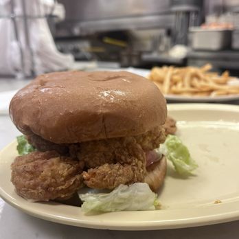 The Camellia Grill - Fried Shrimp Po-Boy on bun - American Near Me - New Orleans, Louisiana The Camellia Grill - Fried Shrimp Po-Boy on bun - American Near Me - New Orleans, Louisiana