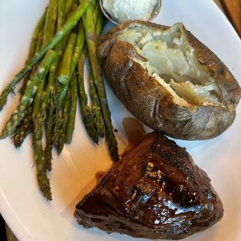BJ's Restaurant & Brewhouse - Tri-Tip meal - Pizza Near Me - Fresno, California
