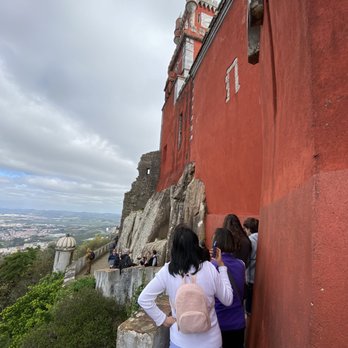 Parque e Palácio Nacional da Pena - Narrow pathway at castle wall - Landmarks & Historical Buildings Near Me - Sintra, 11