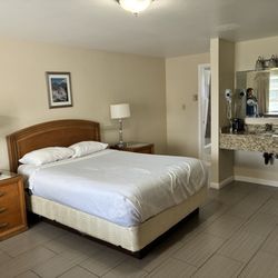 Bristlecone Motel - Room 107 next to the highway
