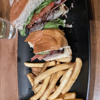 Sunriver Brewing Co - Sunriver Pub - bacon burger with fries - Brewpubs Near Me - Sunriver, Oregon Sunriver Brewing Co - Sunriver Pub - bacon burger with fries - Brewpubs Near Me - Sunriver, Oregon