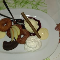 Landgasthof zur Mühle - Mein Favorit Dessert Apfelküchle mit Vanille-Eis.