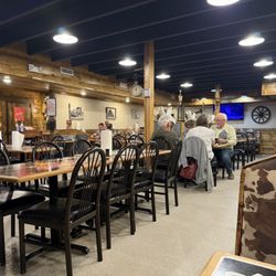 Richie Z's Brickhouse BBQ & Grill - Interior early in the week