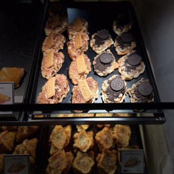 Hazukido - a display of cookies and pastries - Bakeries Near Me - Toronto, Ontario Hazukido - a display of cookies and pastries - Bakeries Near Me - Toronto, Ontario