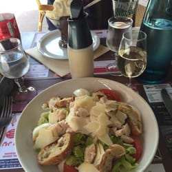 Le Cercle - Salade César, servie avec la sauce sur le côté, ce qui est fort appréciable.