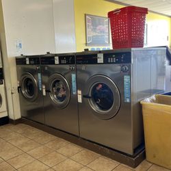 Denise's Coin Laundry - Large front load washers