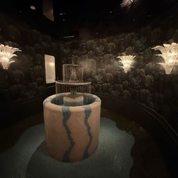 Entrance to women's restroom-so gorg Entrance to women's restroom-so gorg