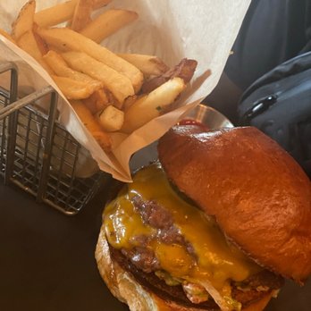 Le Chick - Royale with Cheese Burger - Brisket Burger - Cocktail Bars Near Me - Miami, Florida Le Chick - Royale with Cheese Burger - Brisket Burger - Cocktail Bars Near Me - Miami, Florida