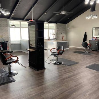 Brushed Salon - Freshly renovated interior - Hair Salons Near Me - Waycross, Georgia Brushed Salon - Freshly renovated interior - Hair Salons Near Me - Waycross, Georgia