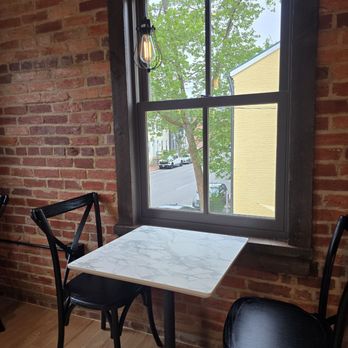 Lapluma Coffee & Wine - Coffee & Tea Near Me - Alexandria, Virginia