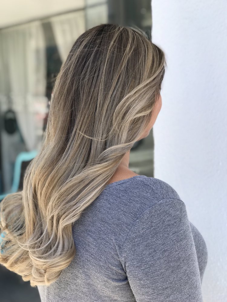Denise Marie Hair Logo