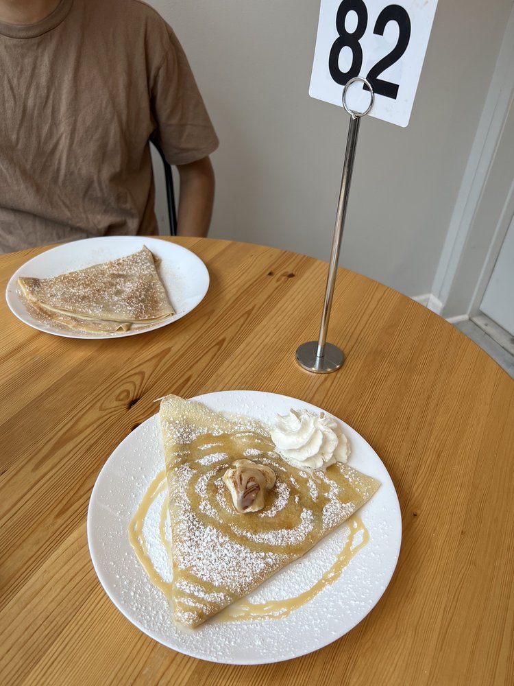 Social spots from For Crepe Sake