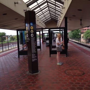 Braddock Road Metro Station - Platform - Public Transportation Near Me - Alexandria, Virginia