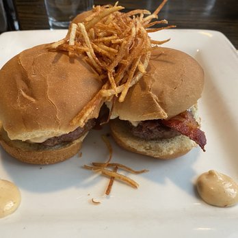Citrus Restaurant - Burger Sliders - Bars Near Me - Milford, Connecticut