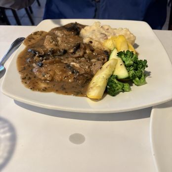 Toscano's Restaurant - Veal Marsala - Italian Near Me - Murphys, California