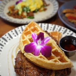 Sal Y Mar - Chicken and waffles