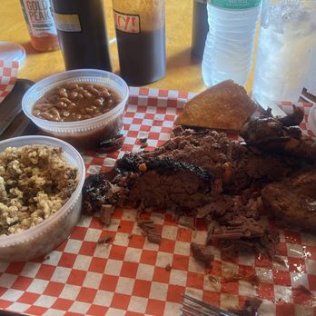 Hump’s BBQ - Brisket smoked winds filthy rice Baked Beans 8oz yummmooo - Barbeque Near Me - Pantego, Texas