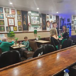 Draft House - Bar customers