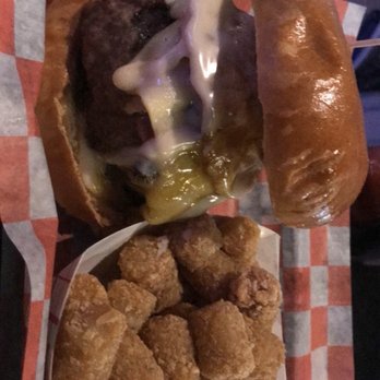 Ice House Pub - Mac and cheese burger. - Pubs Near Me - Mountain Top, Pennsylvania