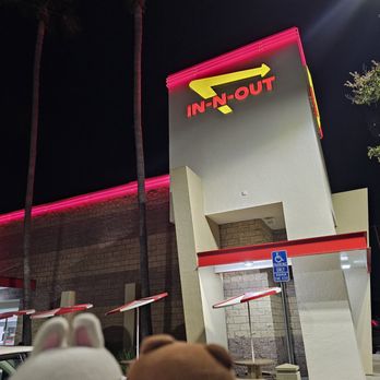 In-N-Out Burger - Exterior - Burgers Near Me - Long Beach, California In-N-Out Burger - Exterior - Burgers Near Me - Long Beach, California