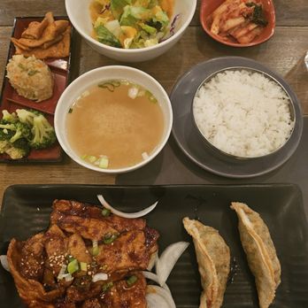Mista Oh - Gochujang samgyeopsal lunch box. - Korean Near Me - New York, New York Mista Oh - Gochujang samgyeopsal lunch box. - Korean Near Me - New York, New York