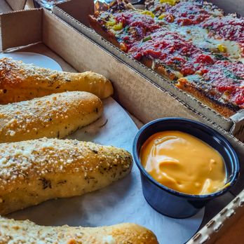 Futuro - Pizza Near Me - Indianapolis, Indiana