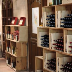 Clos des Menuts - Vous trouverez sur place les vins de la famille Rivière, Saint Emilion Grand Cru, Lalande de Pomerol, Lussac Saint Emilion, etc.