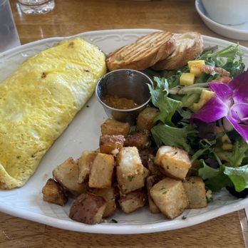 Cafecito de la Crepe - Steak omelette - French Near Me - Los Angeles, California