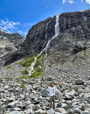 Joffre Lakes Park by null