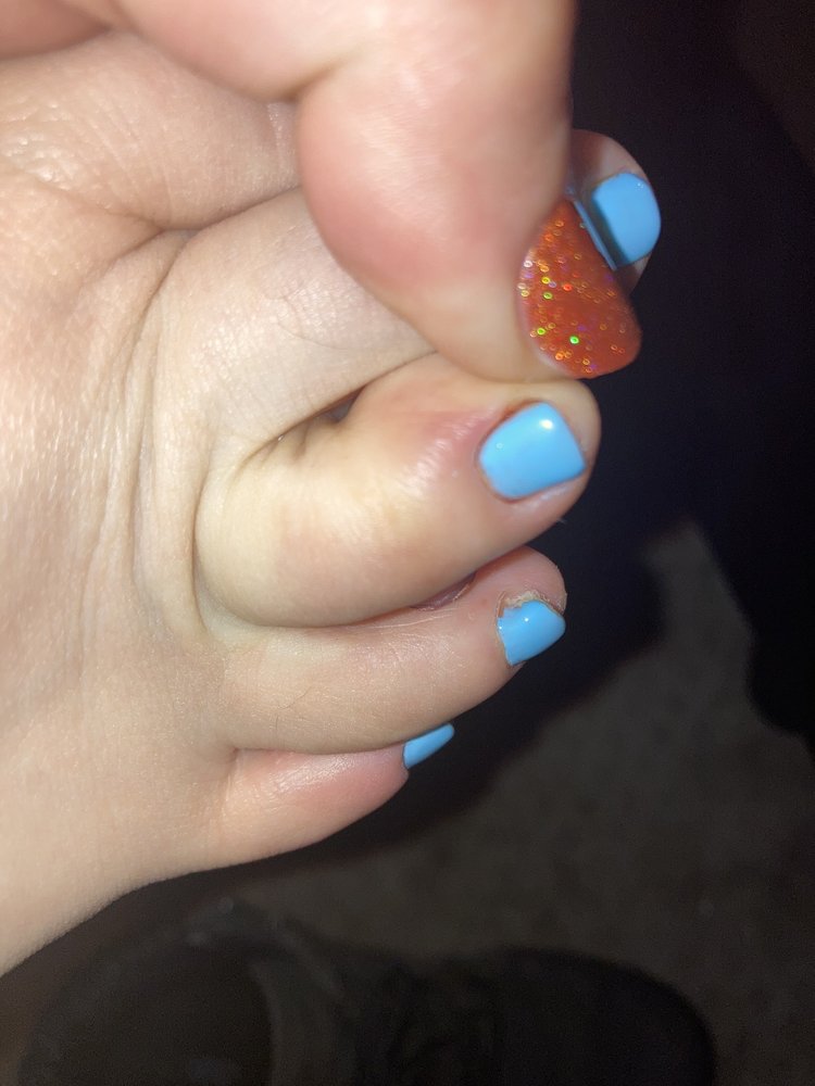 Lakewood Nails Logo