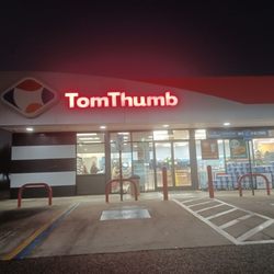 Tom Thumb - Gassing up on a foggy early morning