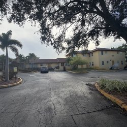 New Hope Manor - Picture of the parking lot in front of building