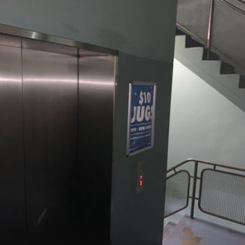 Bunk Backpackers - Dark and smelly stairwell. Yum. - Hostels Near Me - Fortitude Valley, QLD