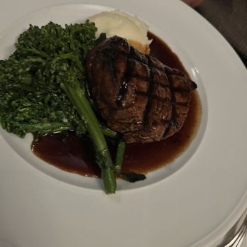 Old Ebbitt Grill - Cedar River Farms Filet Mignon - Bars Near Me - Washington, DC, District of Columbia