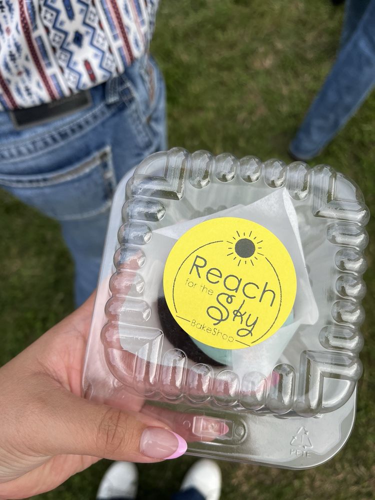 Reach for the Sky BakeShop Logo